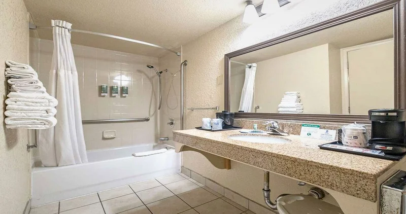 Best Western Roseville Inn - Featured hot tub