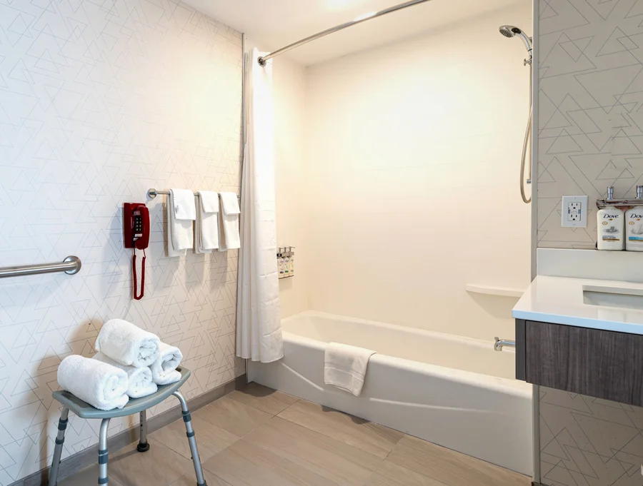 Holiday Inn Express & Suites Hampton South-seabrook By IHG - Featured hot tub