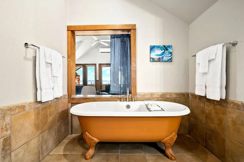 Saratoga Inn - Featured hot tub