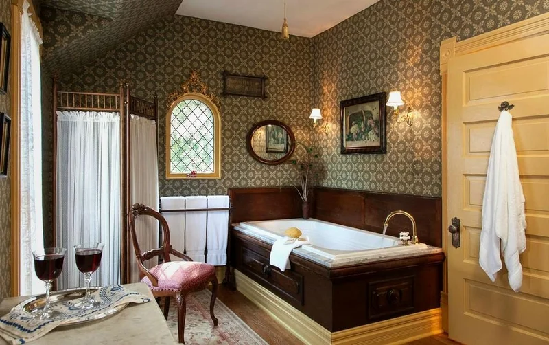 Thorp House Inn & Cottages - Featured hot tub