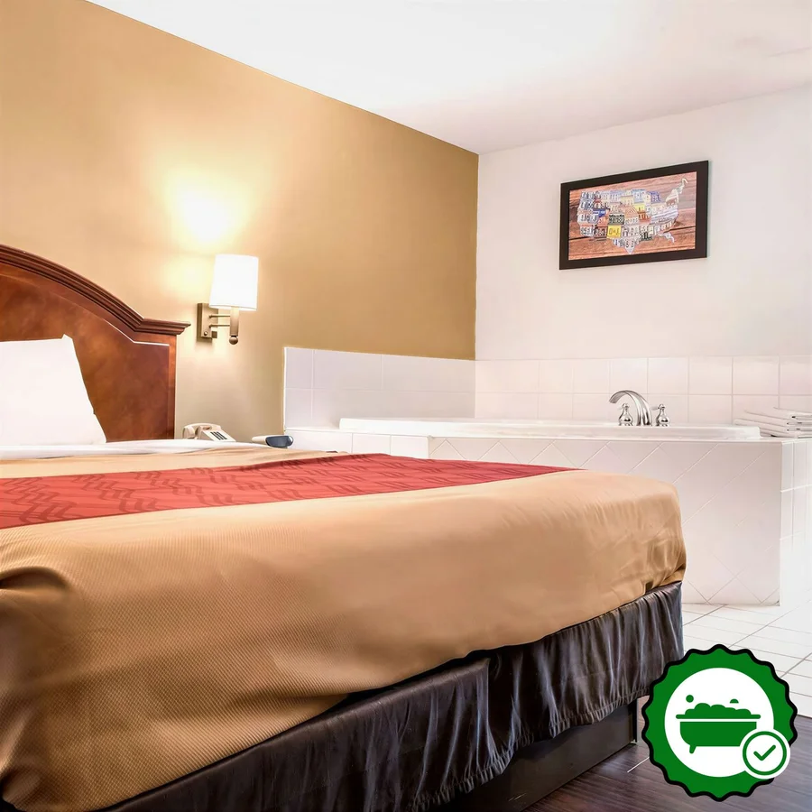 Econo Lodge - Verified Jacuzzi In-Room
