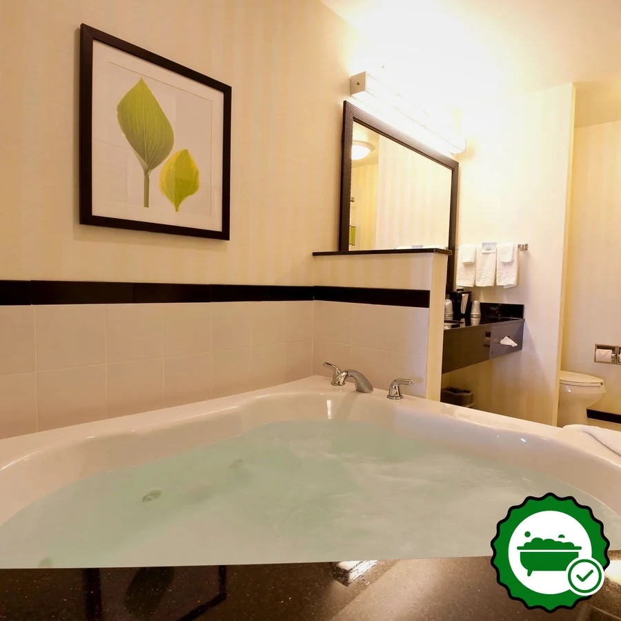 Fairfield Inn & Suites Flint Fenton - Verified Jacuzzi In-Room