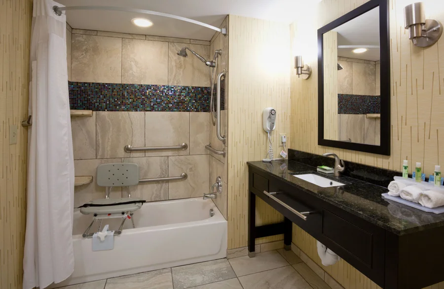 Holiday Inn Express & Suites Fort Dodge By IHG - Featured hot tub