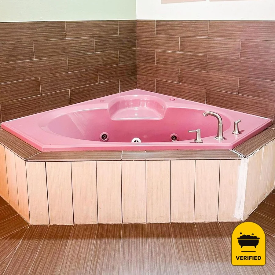Rodeway Inn & Suites: the Jetted Tub Suite in Rome, GA