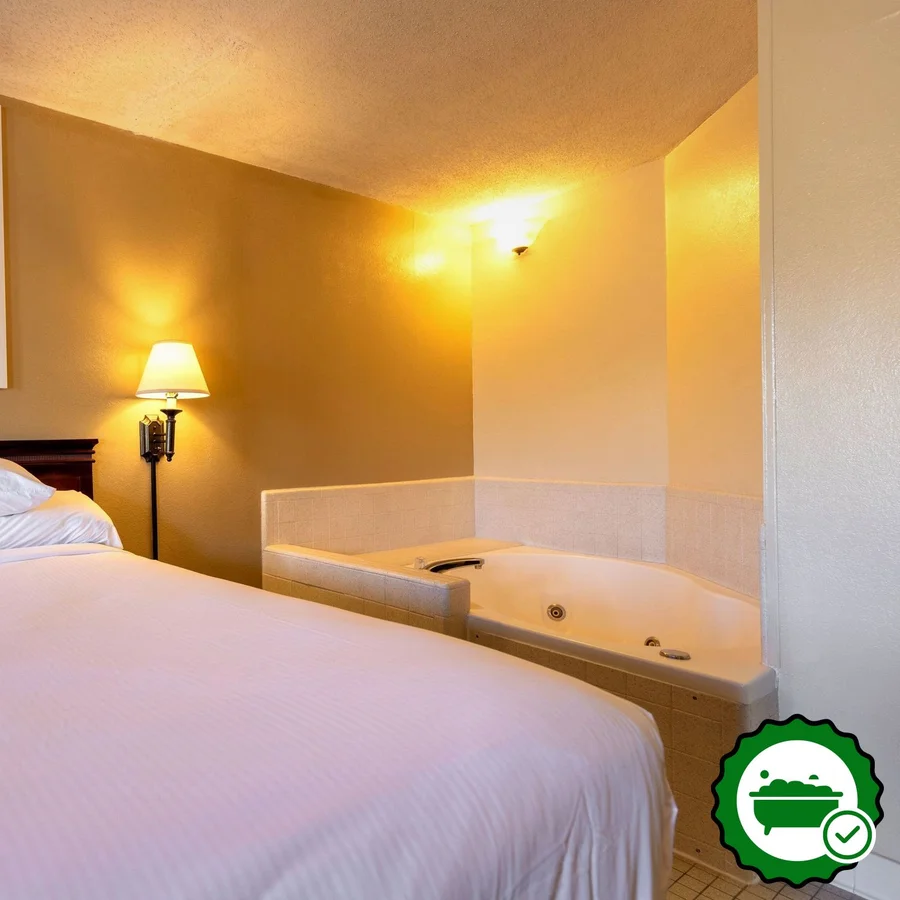Days Inn by Wyndham Kuttawa/Eddyville - Verified Jacuzzi In-Room