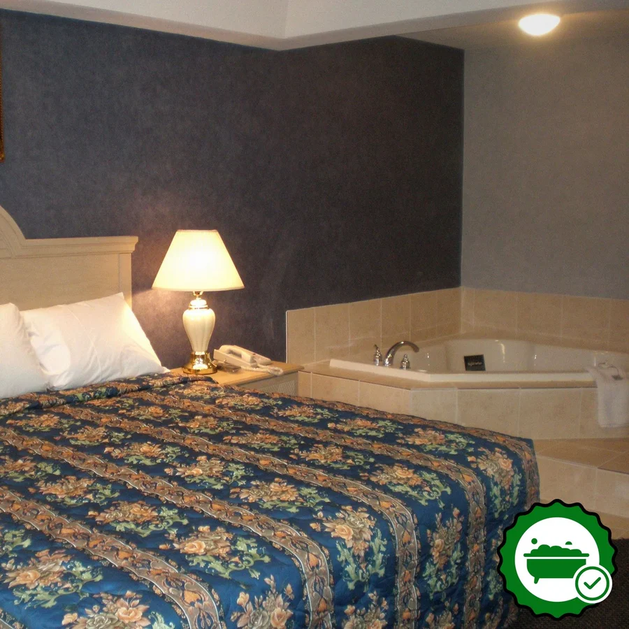 Village Inn & Suites - Verified Jacuzzi In-Room
