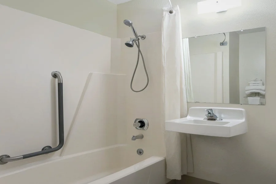 Super 8 by Wyndham Wisconsin Dells - Featured hot tub