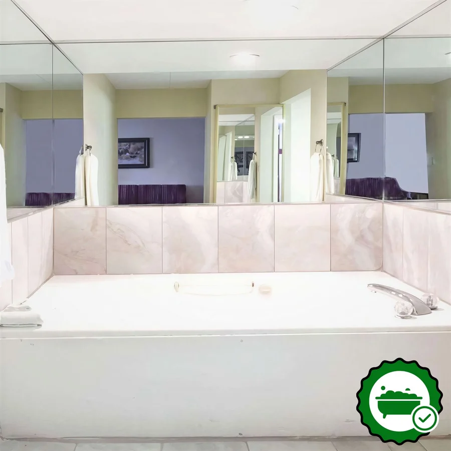 Ramada by Wyndham Lebanon - Verified Jacuzzi In-Room