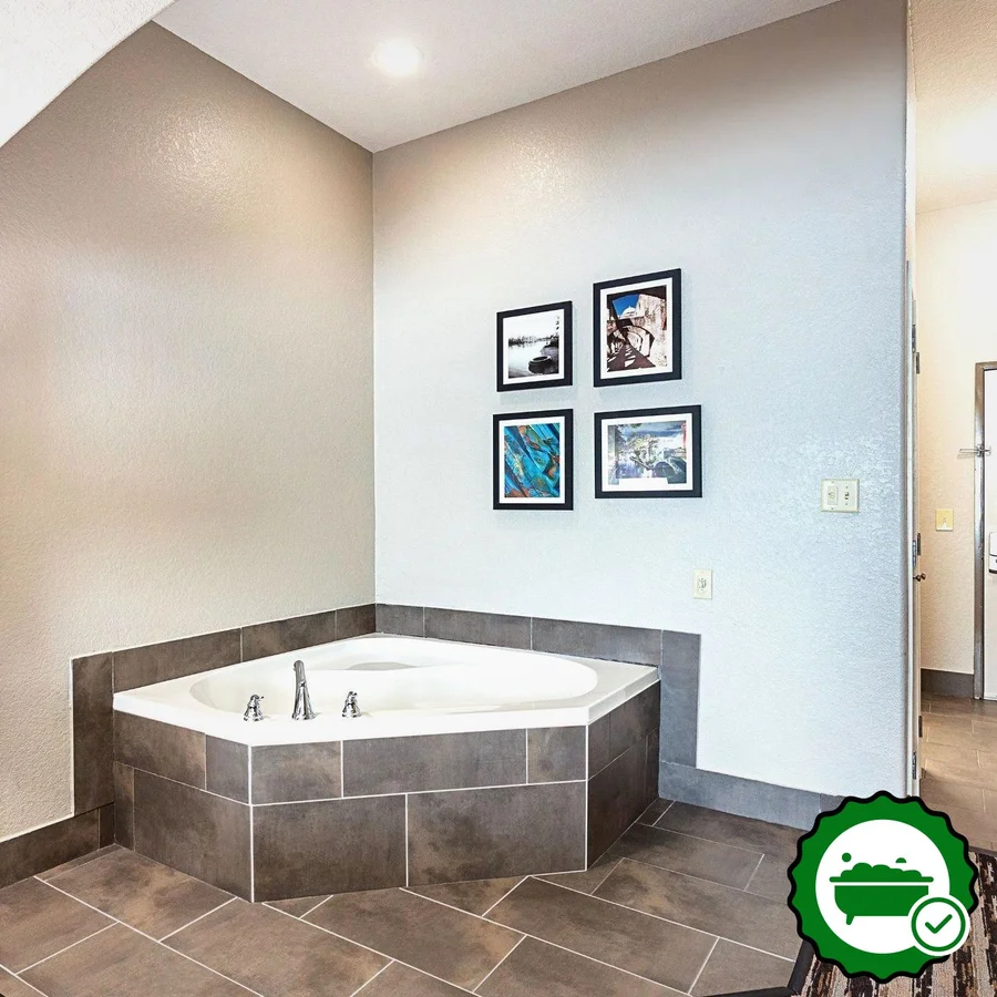 La Quinta Inn & Suites by Wyndham San Antonio Northwest - Verified Jacuzzi In-Room