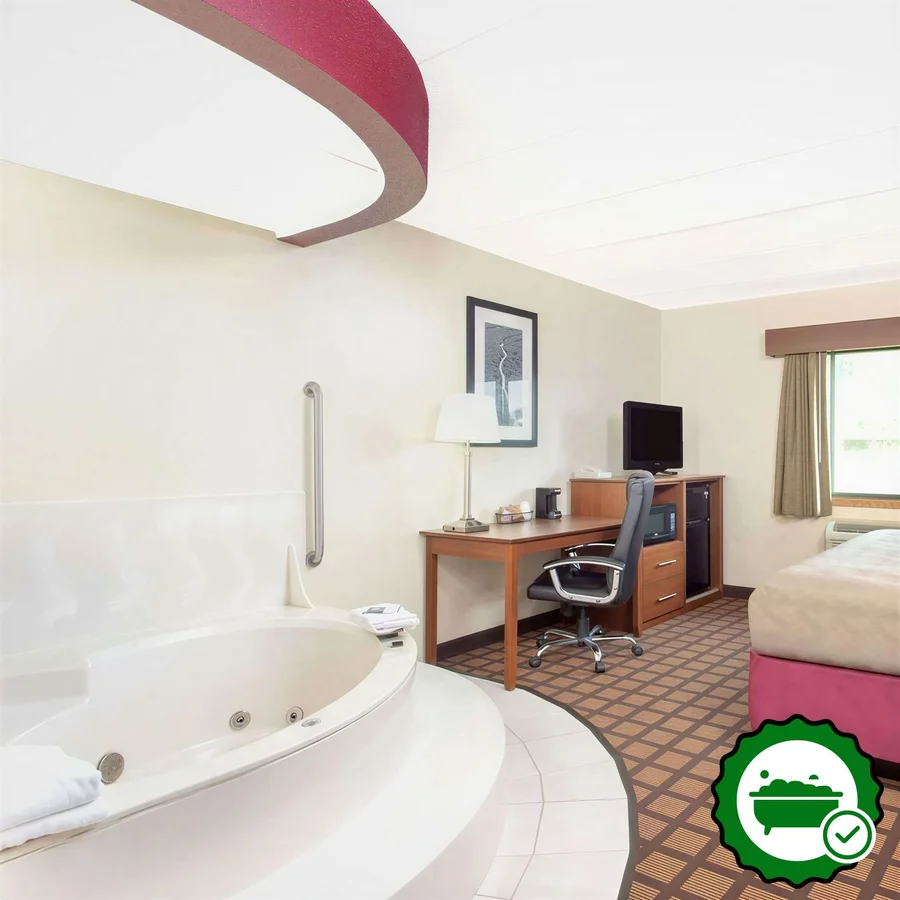 AmericInn by Wyndham Burlington - Verified Jacuzzi In-Room