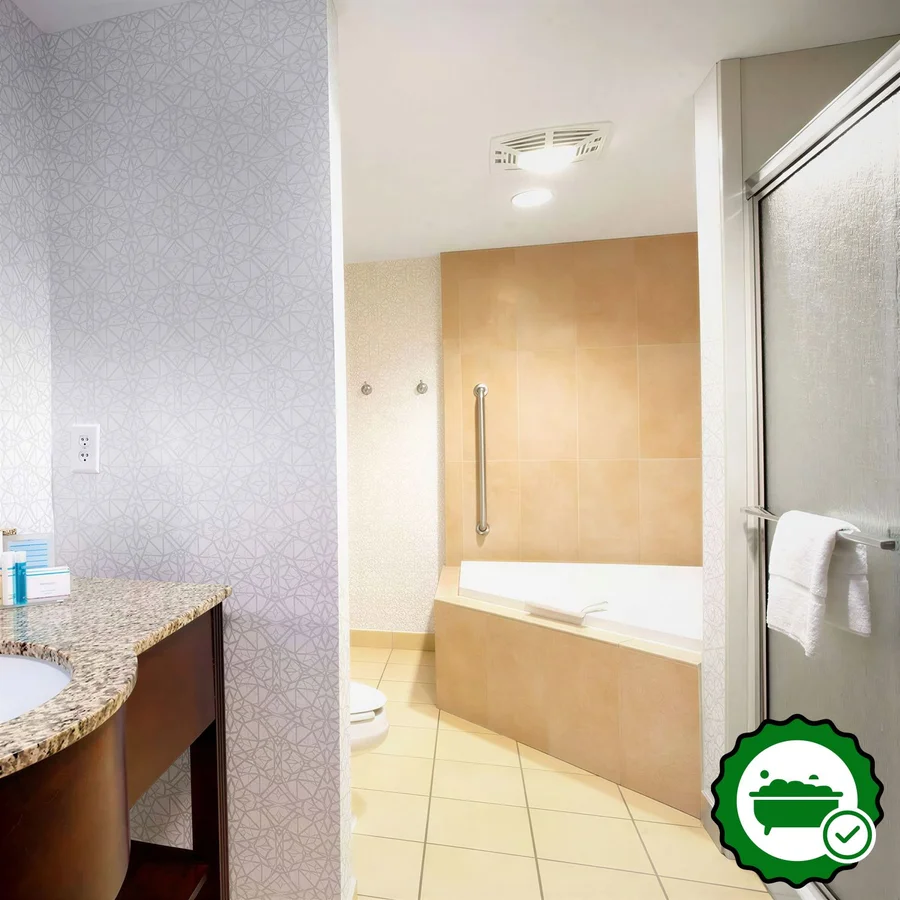 Hampton Inn Watertown - Verified Jacuzzi In-Room