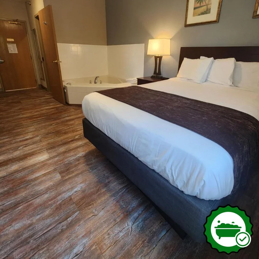 Put-in-Bay Resort Hotel and Conference Center - Verified Jacuzzi In-Room