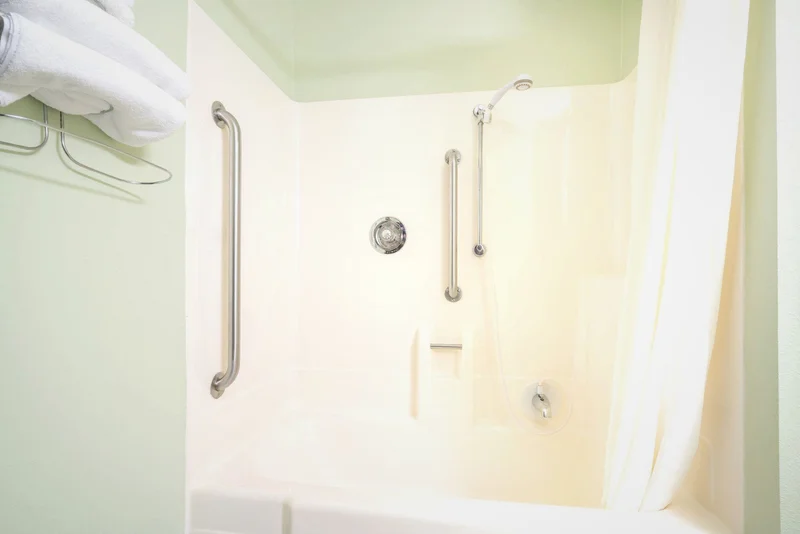 Bison Inn and Suites - Featured hot tub