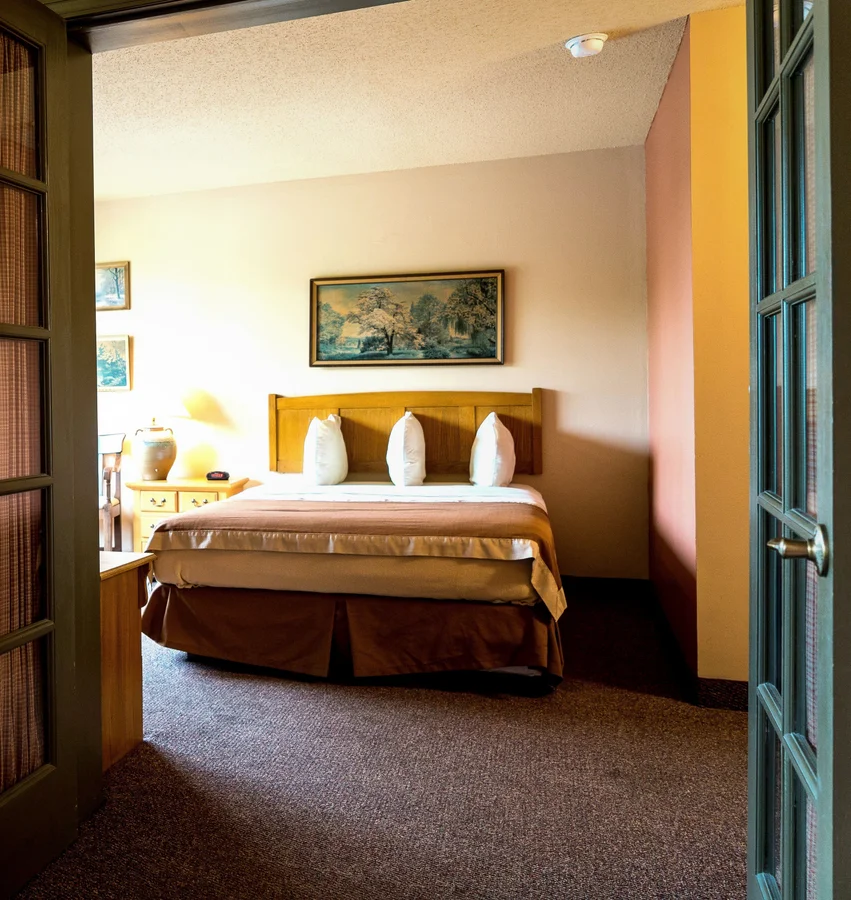 Outback Roadhouse Motel and Suites - Guest Room image