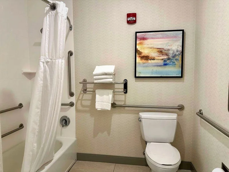 Hilton Garden Inn Oconomowoc - Featured hot tub