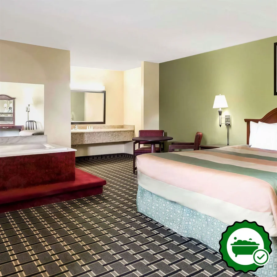 Days Inn by Wyndham Blakely - Verified Jacuzzi In-Room