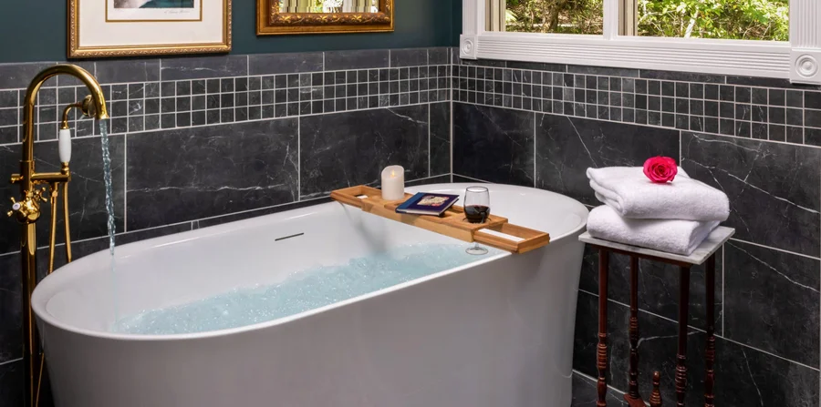Arsenic and Old Lace Bed & Breakfast Inn - Featured hot tub