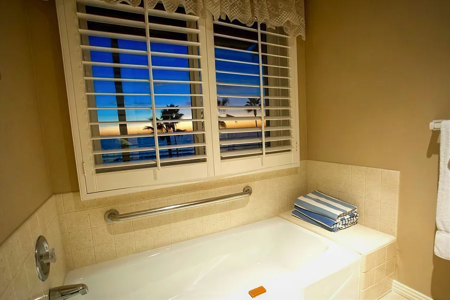 Tamarack Beach Resort - Featured hot tub