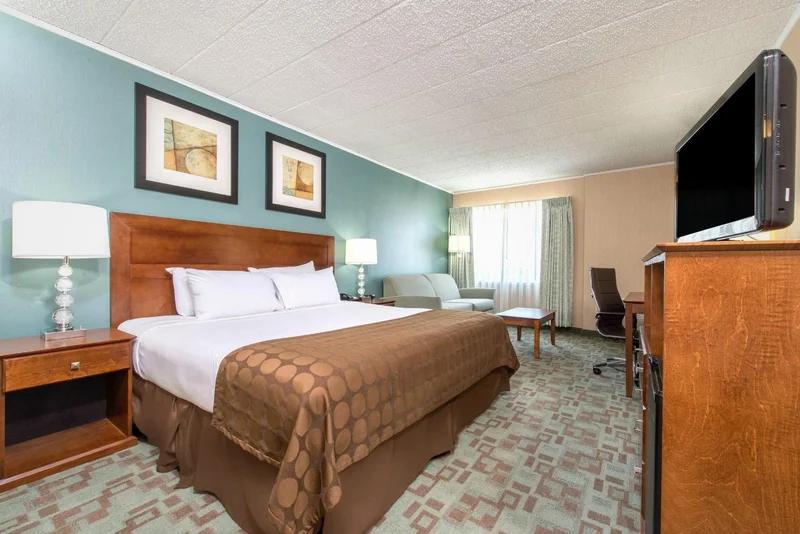 Ramada By Wyndham Vineland Millville Area - Guest Room image
