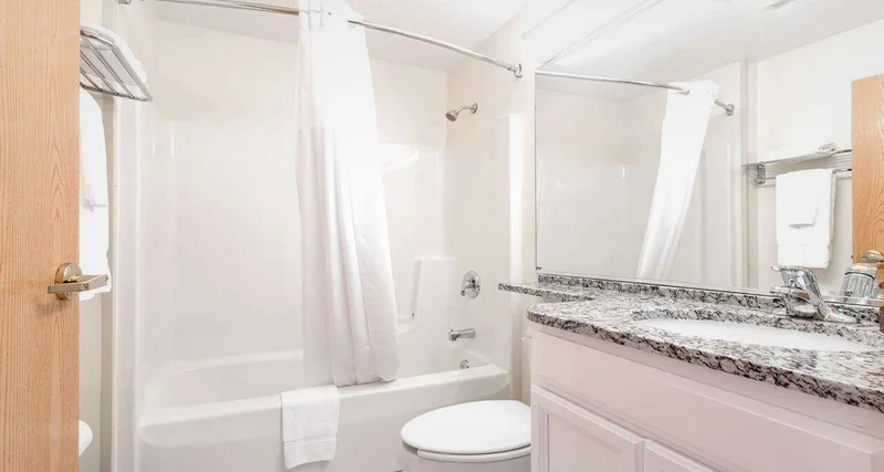 Surestay By Best Western Christiansburg Blacksburg - Featured hot tub
