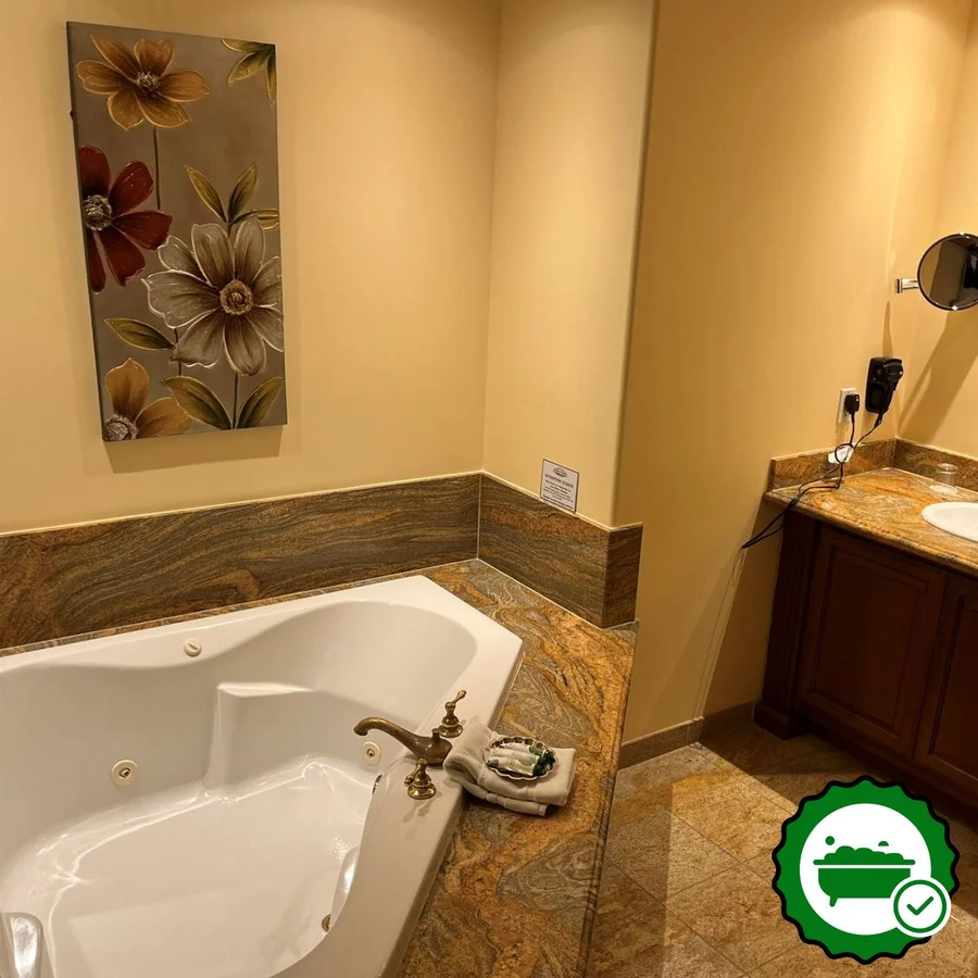 Inn at Churon Winery - Verified Jacuzzi In-Room