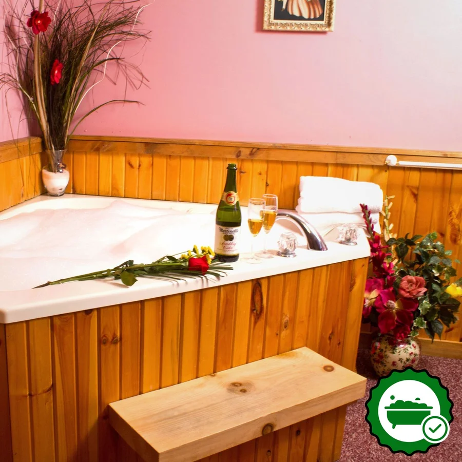 Berry Patch Bed & Breakfast - Verified Jacuzzi In-Room