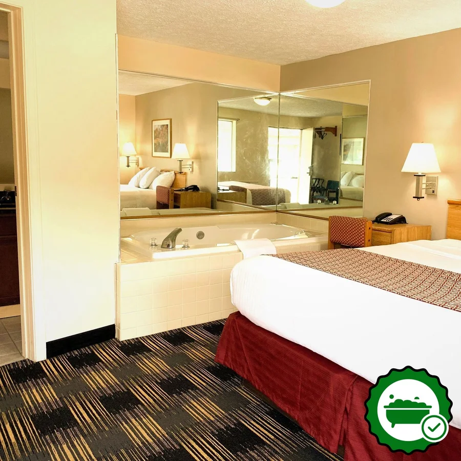 Sandusky Inn - Verified Jacuzzi In-Room