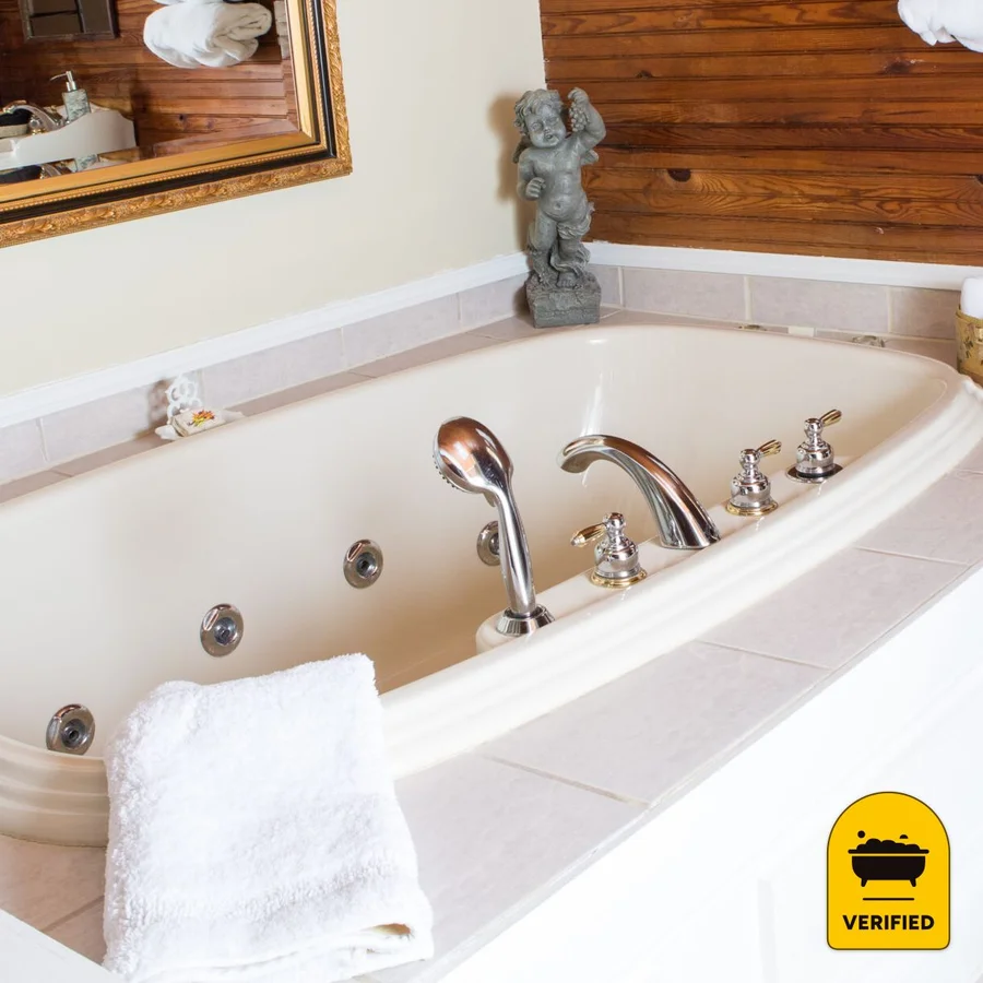 Burke Manor Inn & Pavilion: the Perch Penthouse Whirlpool Suite in Gibsonville, NC