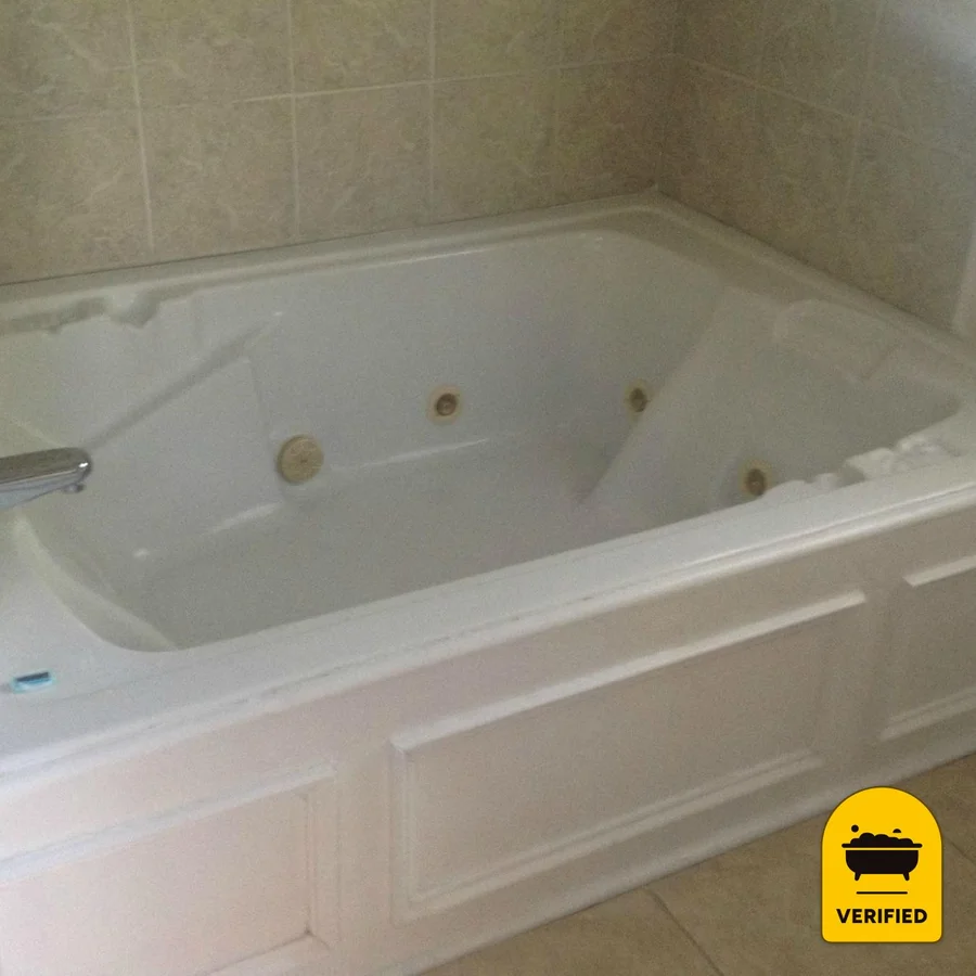 Carriage House Inn: the Premium King Jacuzzi Room in Aiken, SC