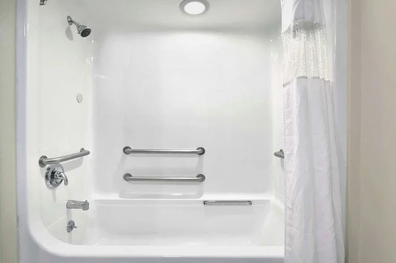 Howard Johnson Hotel & Suites by Wyndham Allentown/Dorney - Featured hot tub