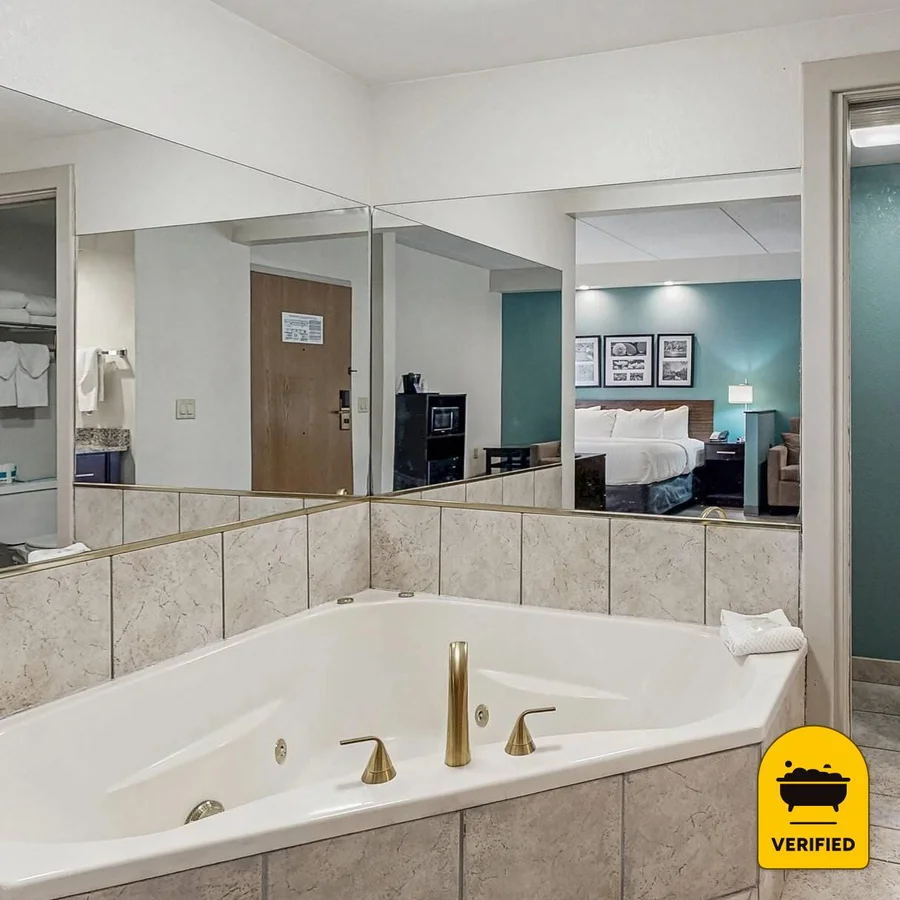 Sleep Inn & Suites Buffalo Airport, the water at Cheektowaga
