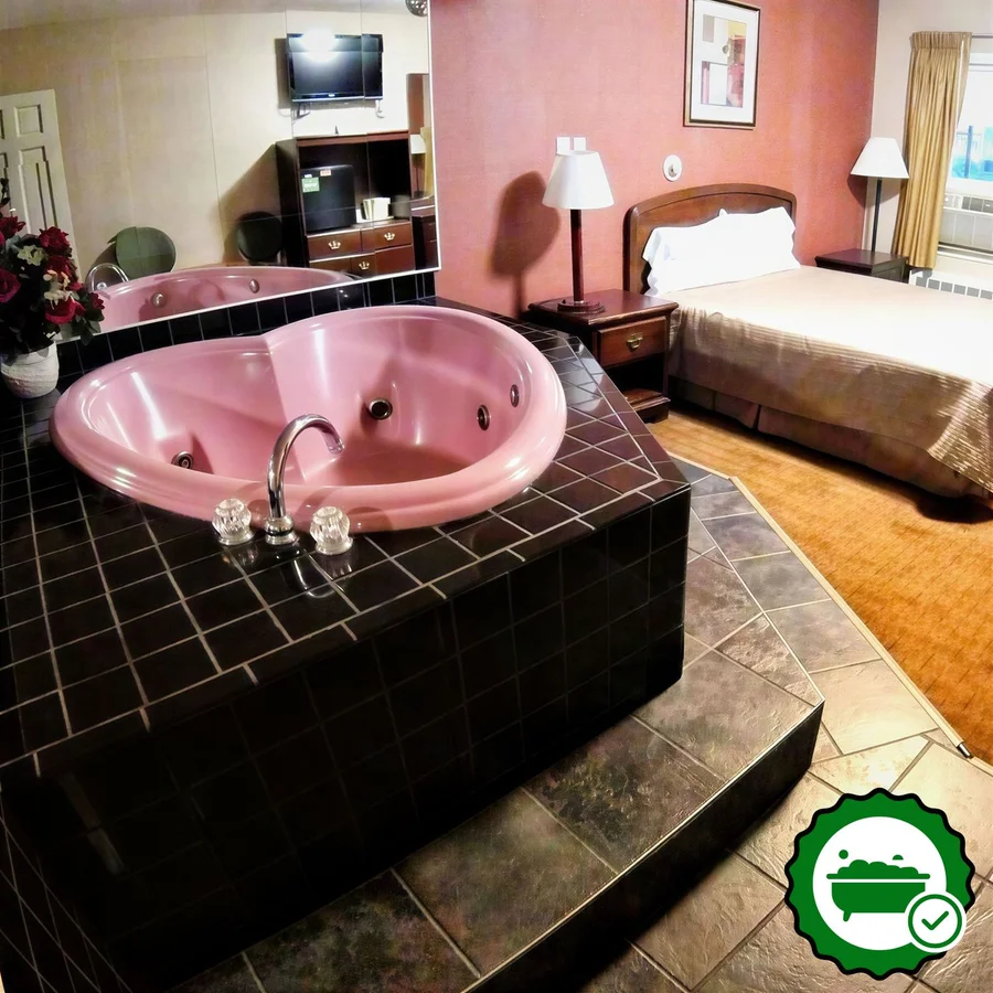 Red Carpet Inn West Springfield - Verified Jacuzzi In-Room
