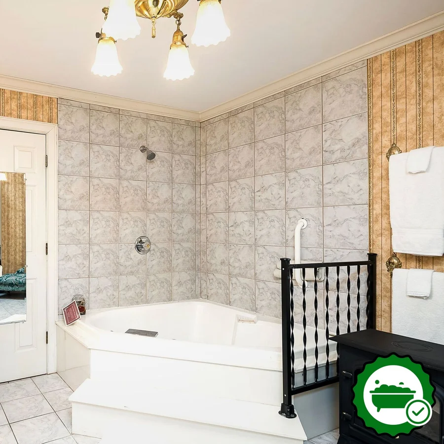 Montgomery Inn BnB - Verified Jacuzzi In-Room